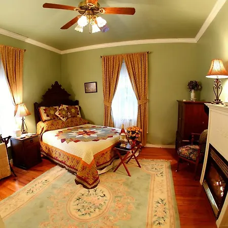 Center Harbor Sutton House B & B Room photo