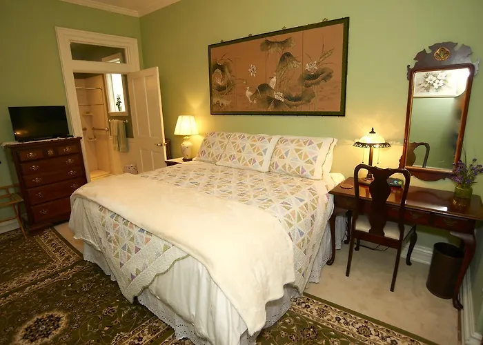 Center Harbor Sutton House B & B