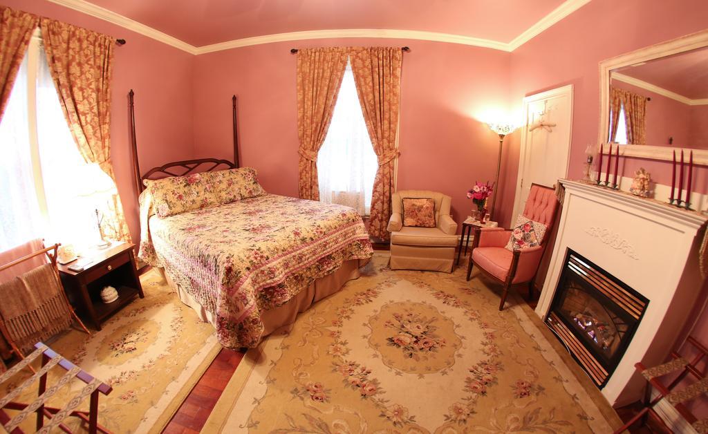 Sutton House Bed & Breakfast 3*