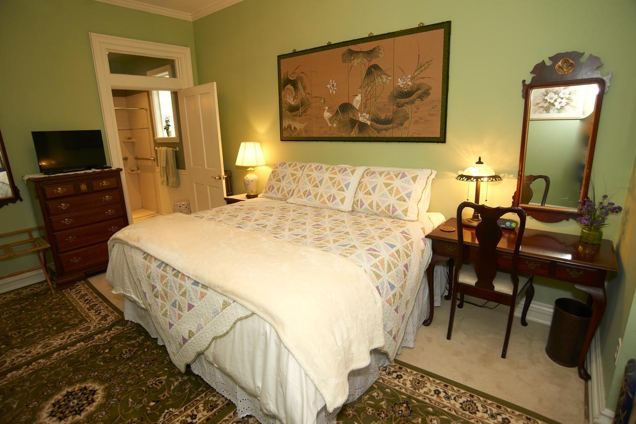 Sutton House Bed & Breakfast Center Harbor